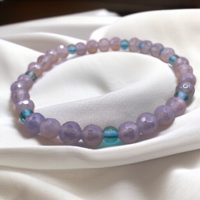 Agate facettée bleue clair